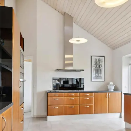 Bright And Lovely Seaside Feriehus *