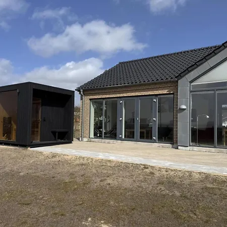 Skønt Og Lyst Med Havudsigt Ebeltoft